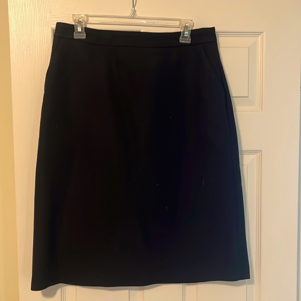 Lands’ End black skirt with pockets!